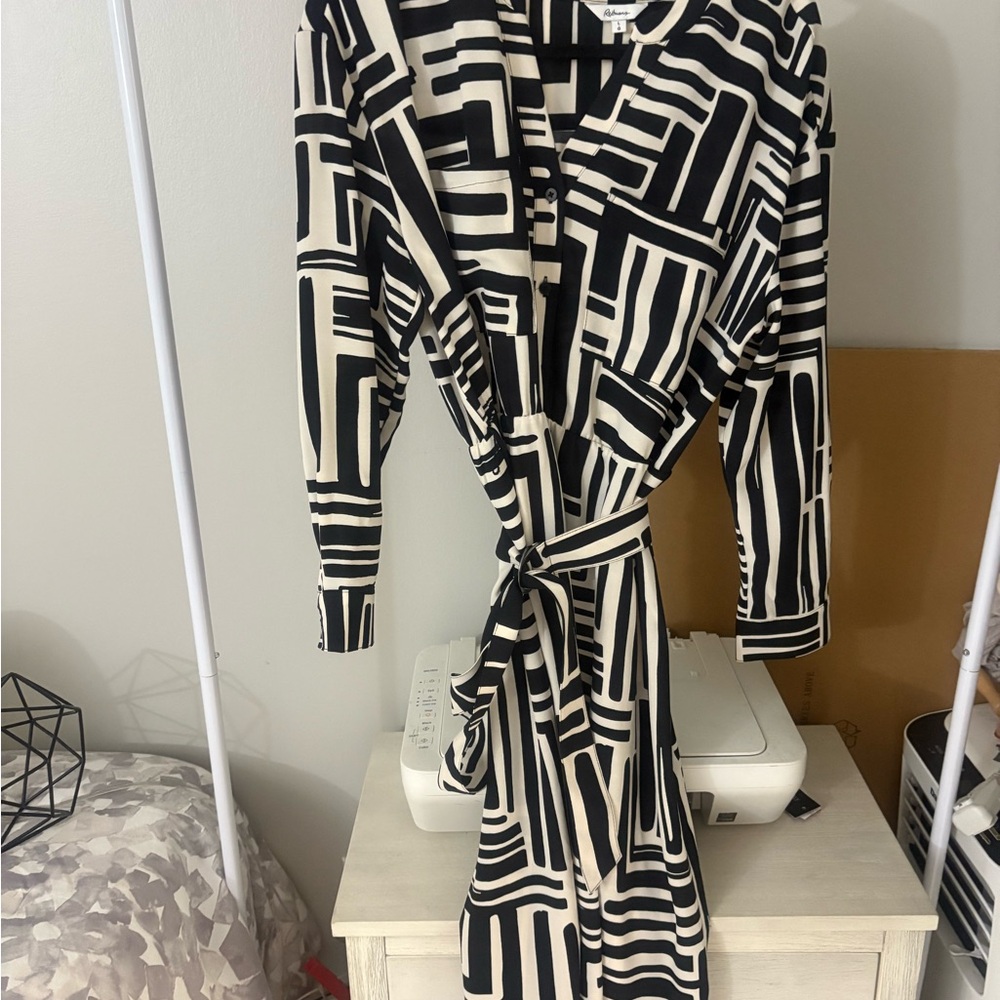 Black and White Geometric Pattern Dress neuve non portée